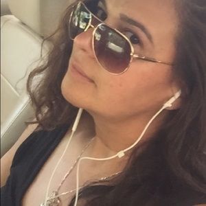 Meet your Posher, Eve